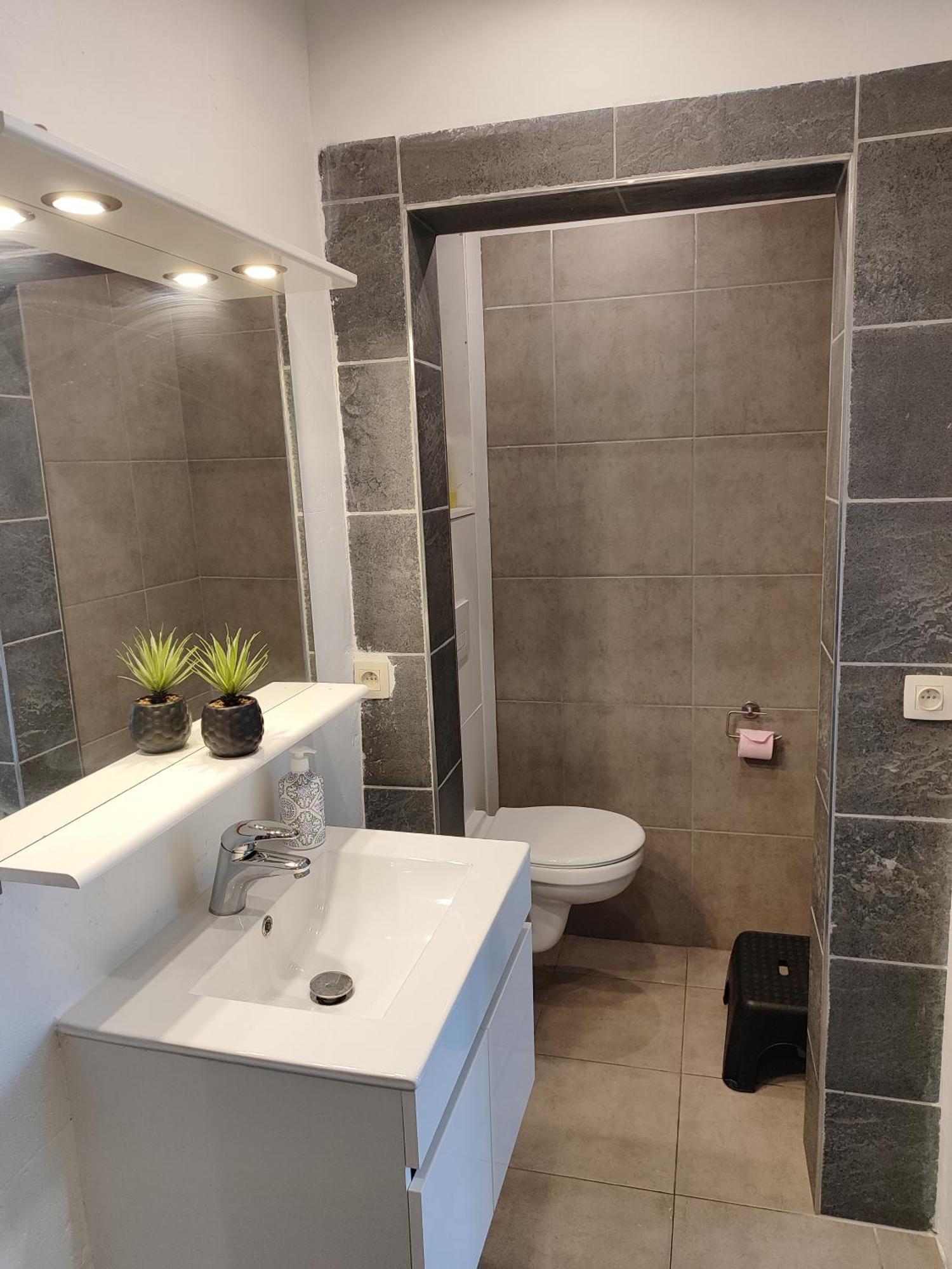 Appartement Spacieux Avec Parking Et Terrasse De Panne Bagian luar foto