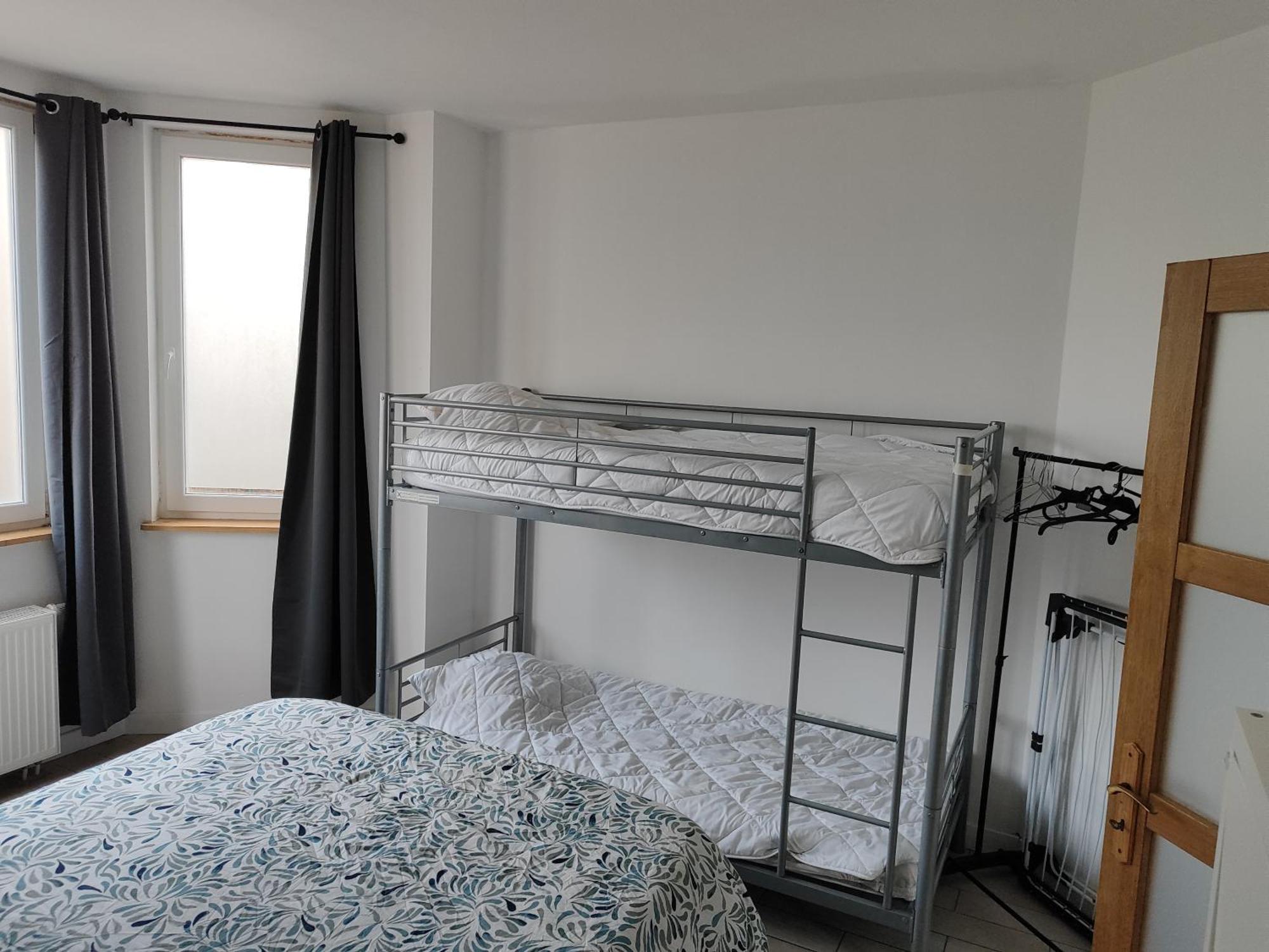 Appartement Spacieux Avec Parking Et Terrasse De Panne Bagian luar foto