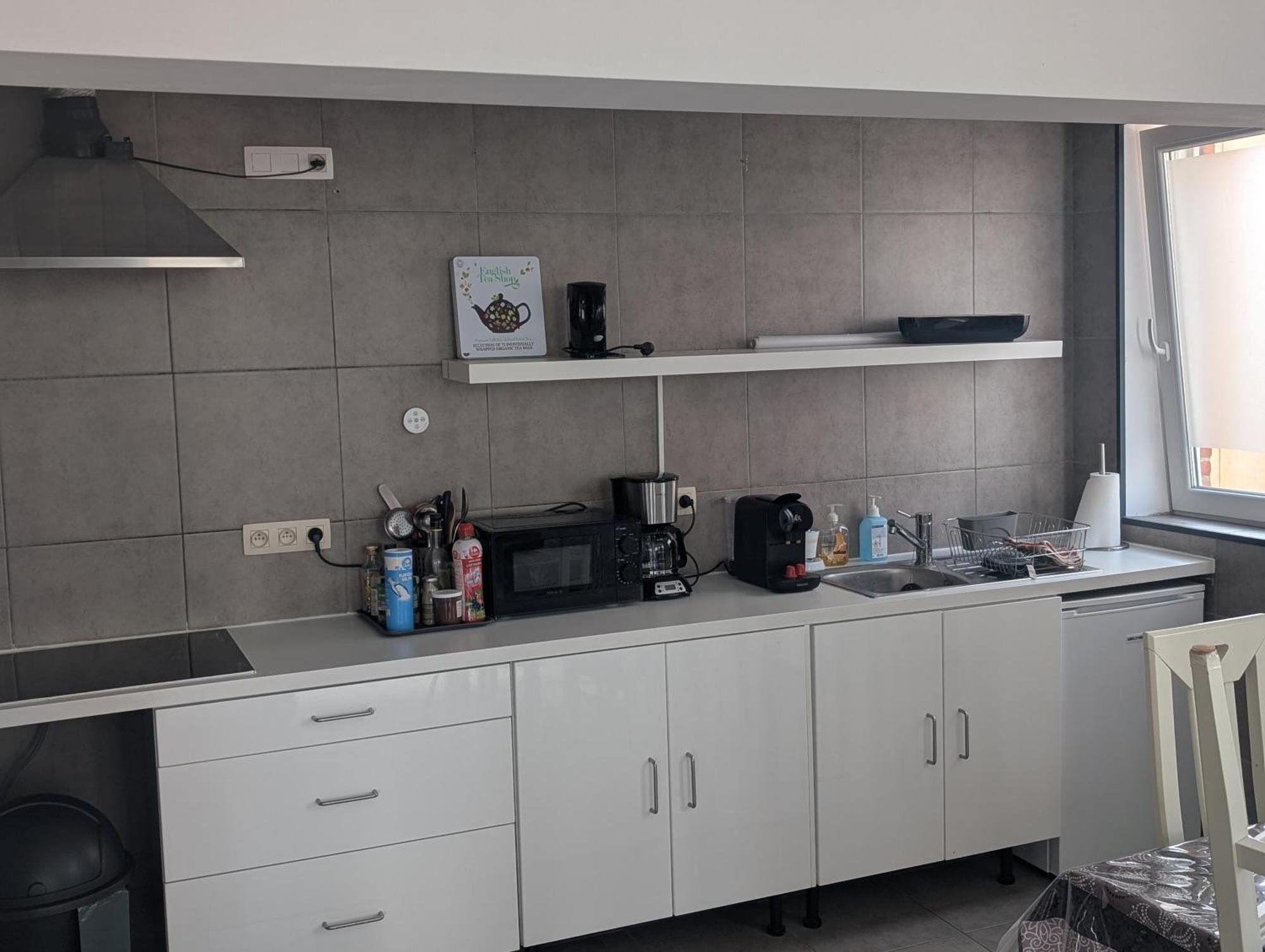 Appartement Spacieux Avec Parking Et Terrasse De Panne Bagian luar foto